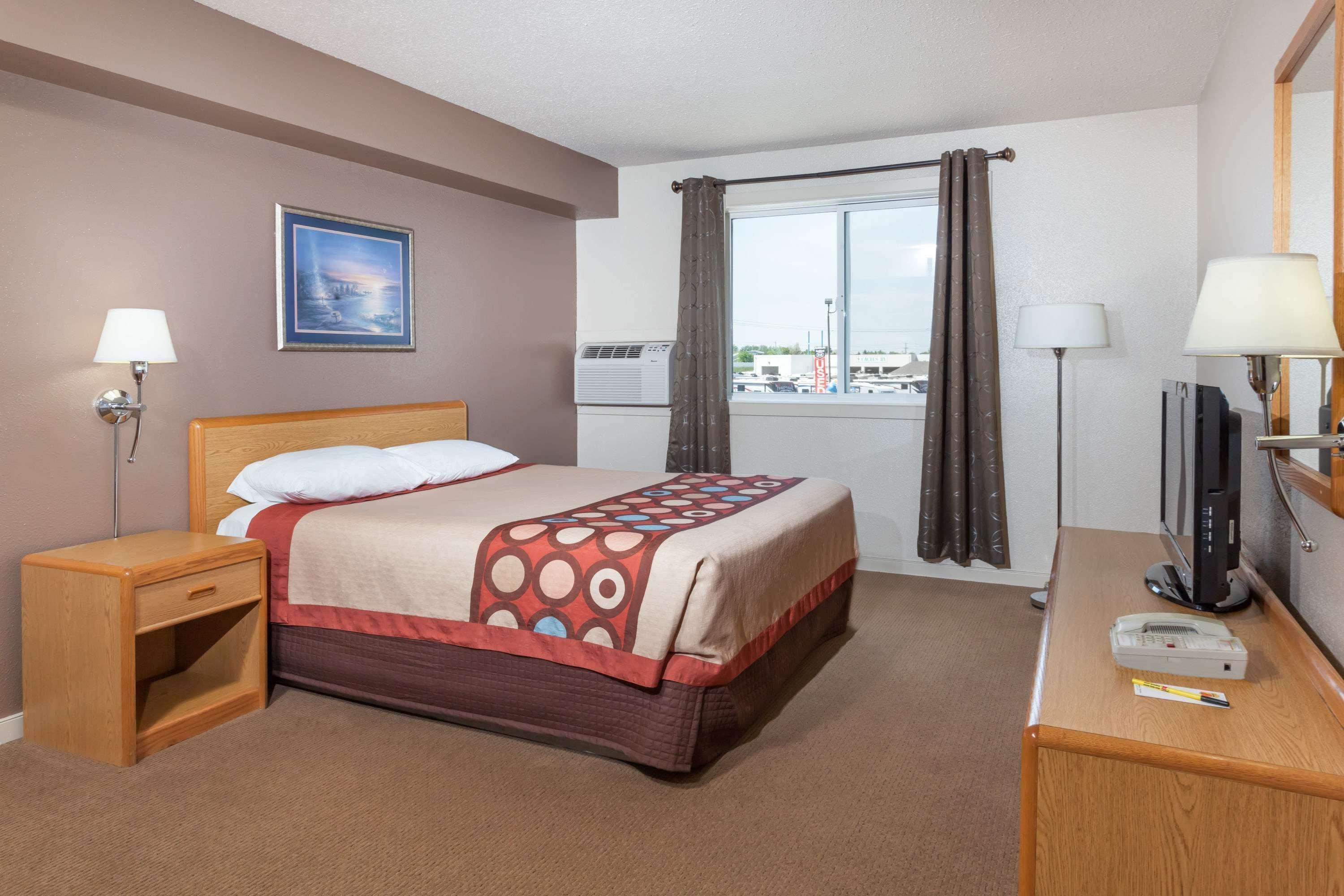 Super 8 By Wyndham Medicine Ab Motel