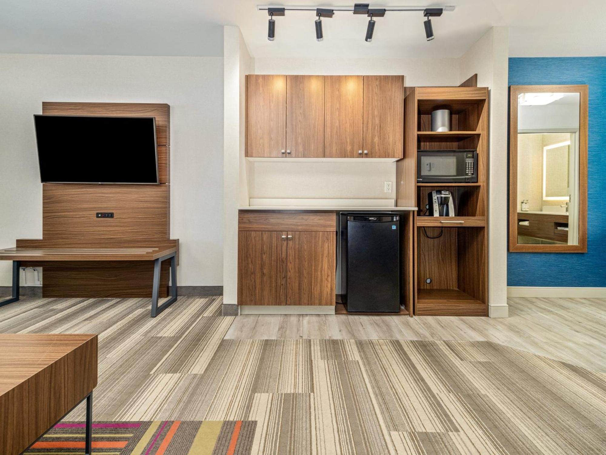 Express & Medicine By Ihg Hotel Medicine Hat