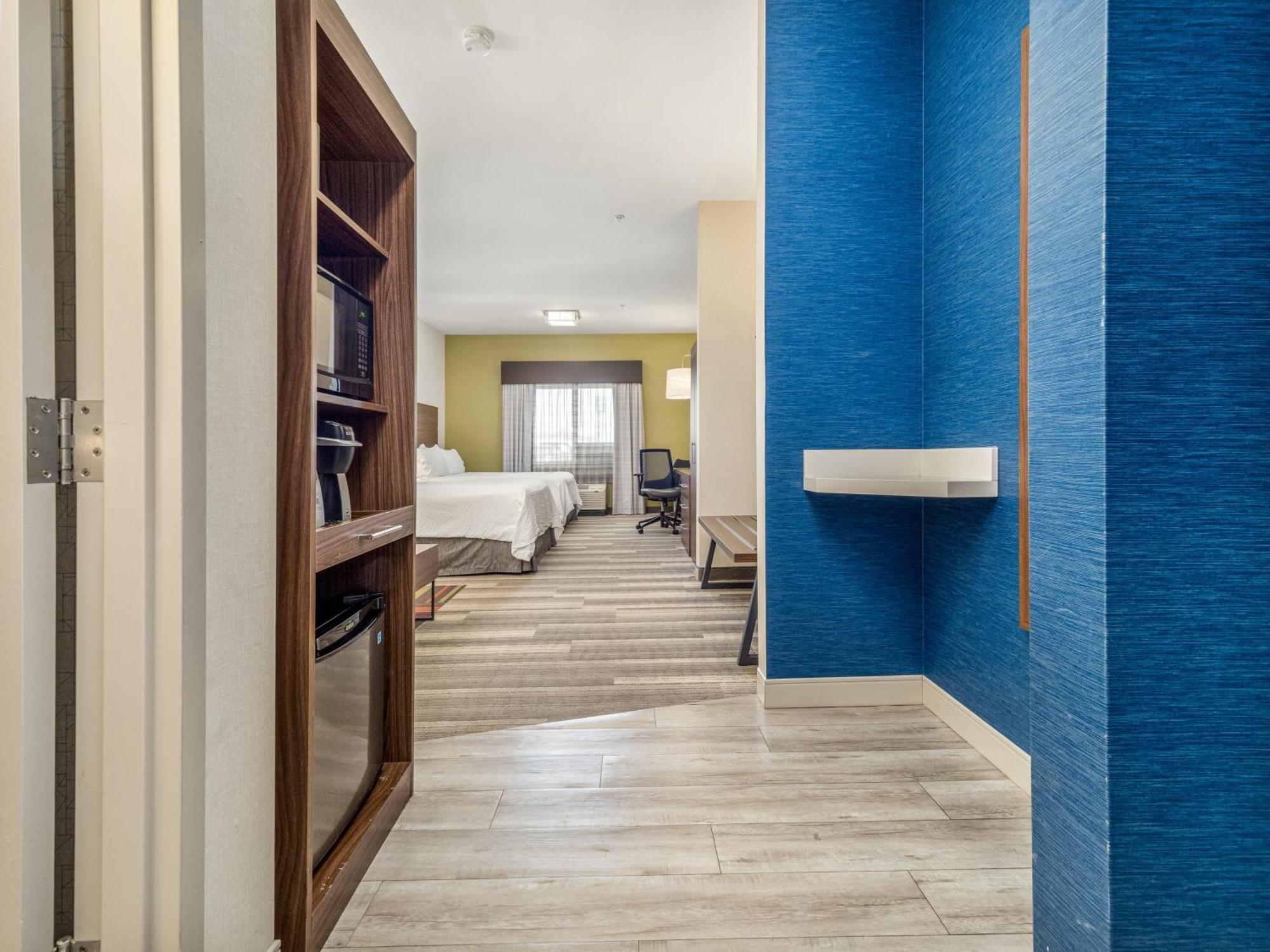 Express & Medicine By Ihg Hotel 4*