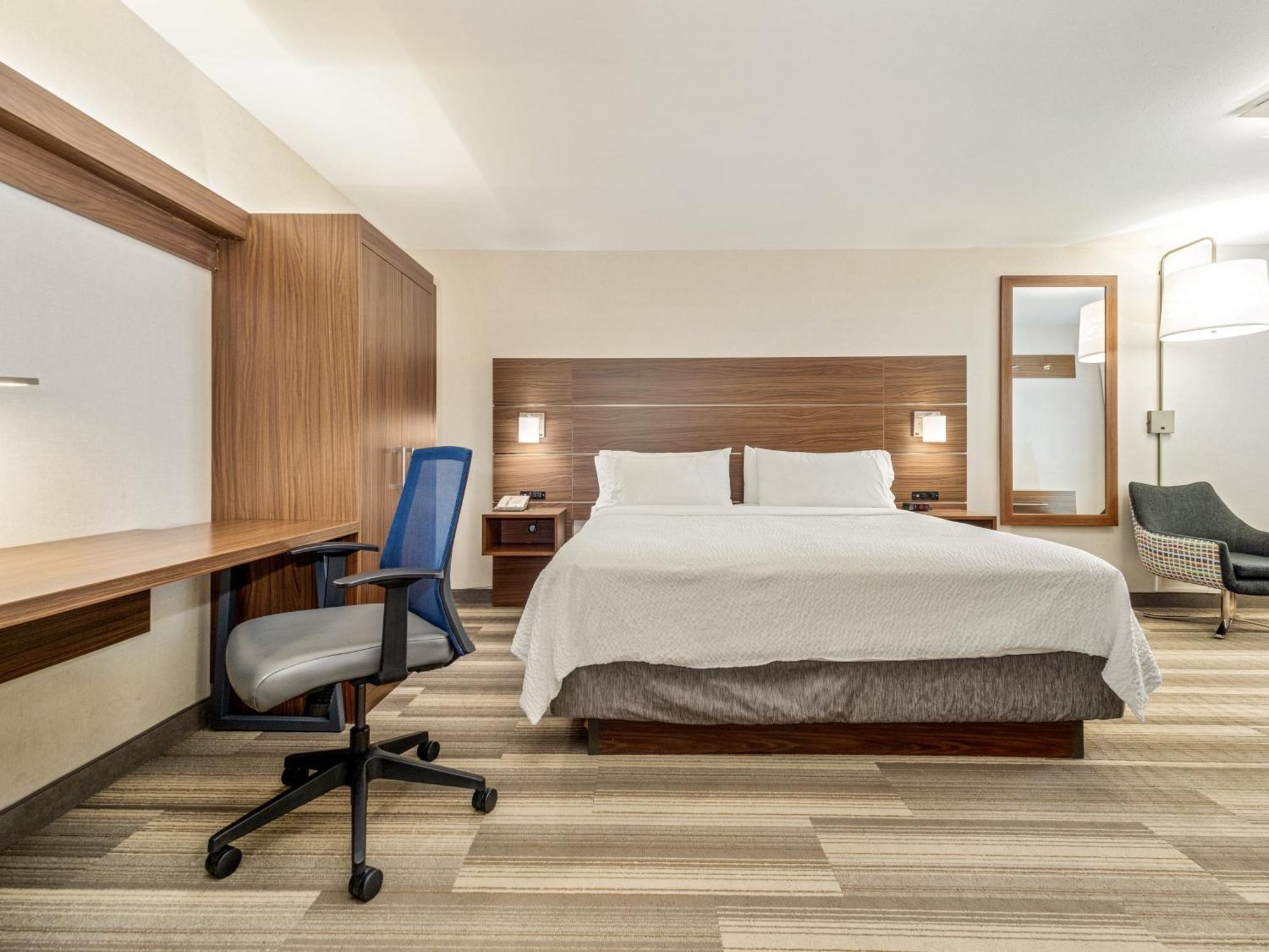 Express & Medicine By Ihg Hotel Medicine Hat