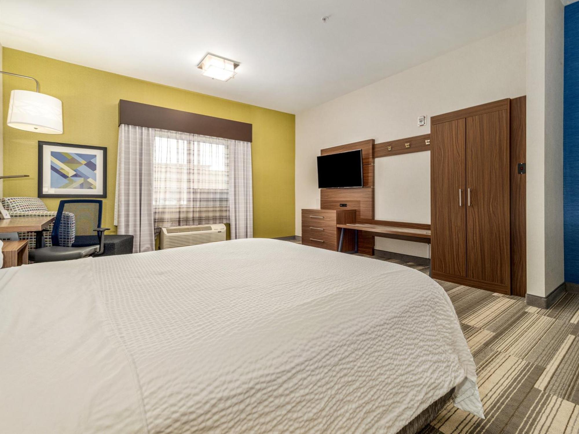 Express & Medicine By Ihg Medicine Hat