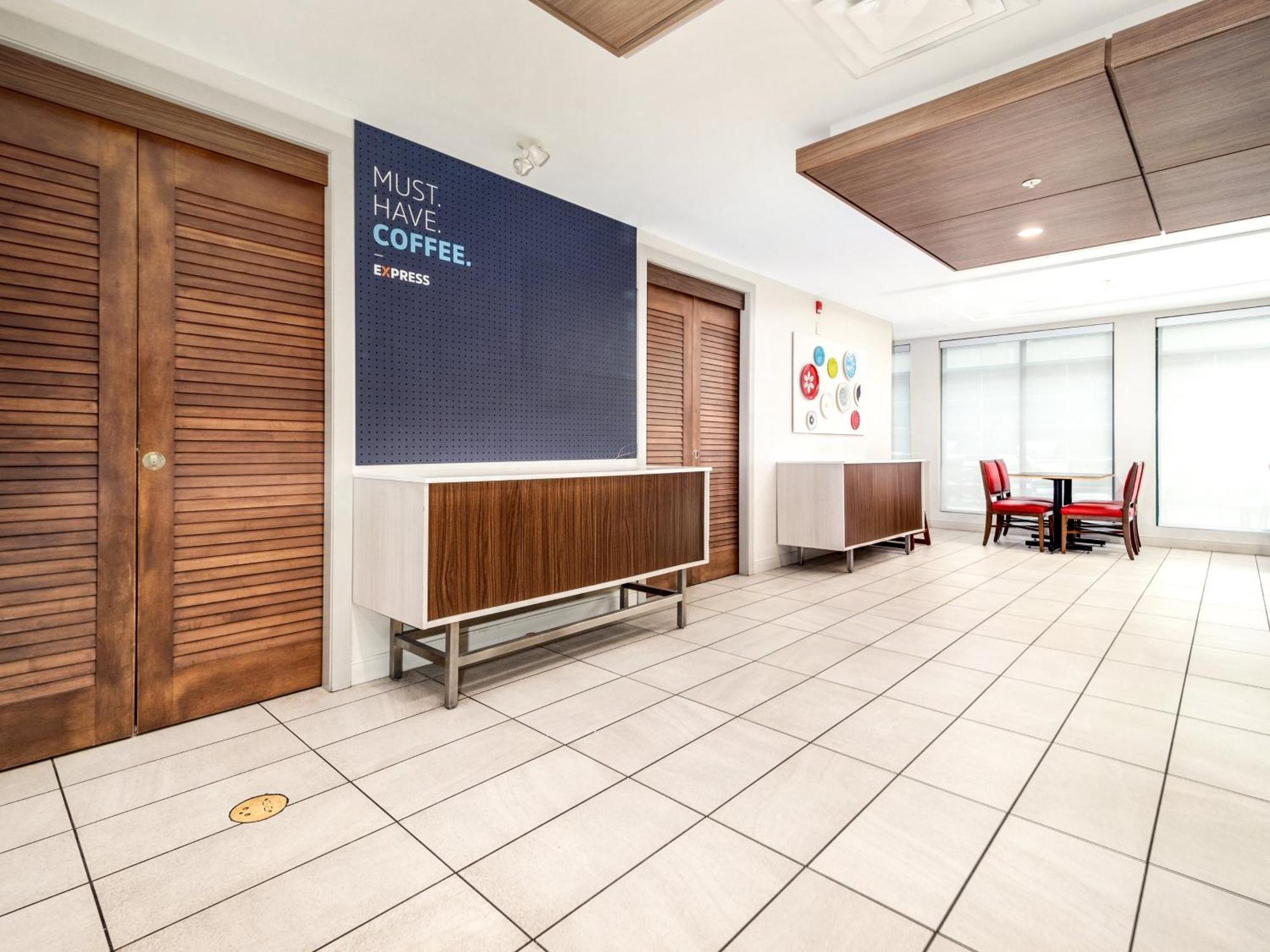 Express & Medicine By Ihg Hotel Medicine Hat
