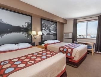 Super 8 By Wyndham Medicine Ab 2*