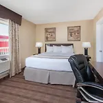Econo Lodge Inn & Suites