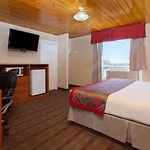 Econo Lodge Inn & Suites