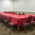 Econo Lodge Inn & Suites