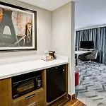 Hampton Inn & Suites - Medicine Hat