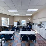 Super 8 By Wyndham Medicine Hat Ab
