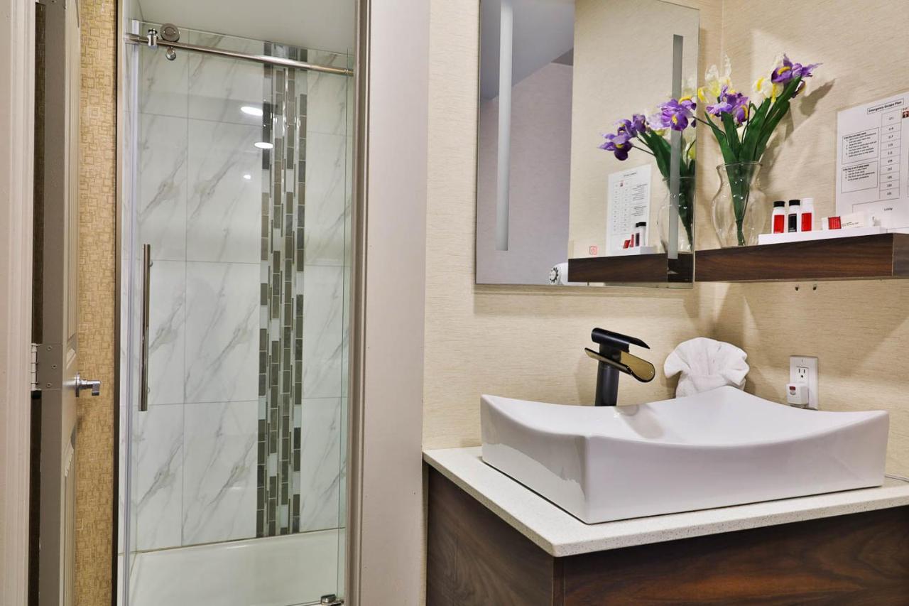 Baymont By Wyndham Medicine Hotel
