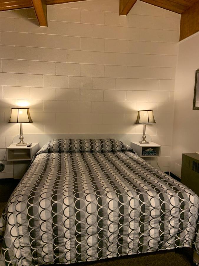 Motel Ace Crown Medicine Hat