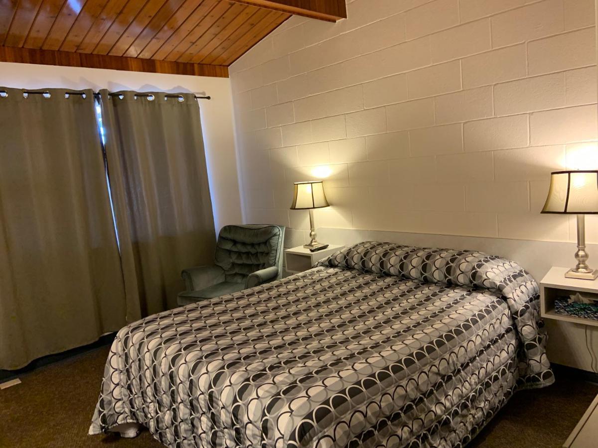 Motel Ace Crown Medicine Hat