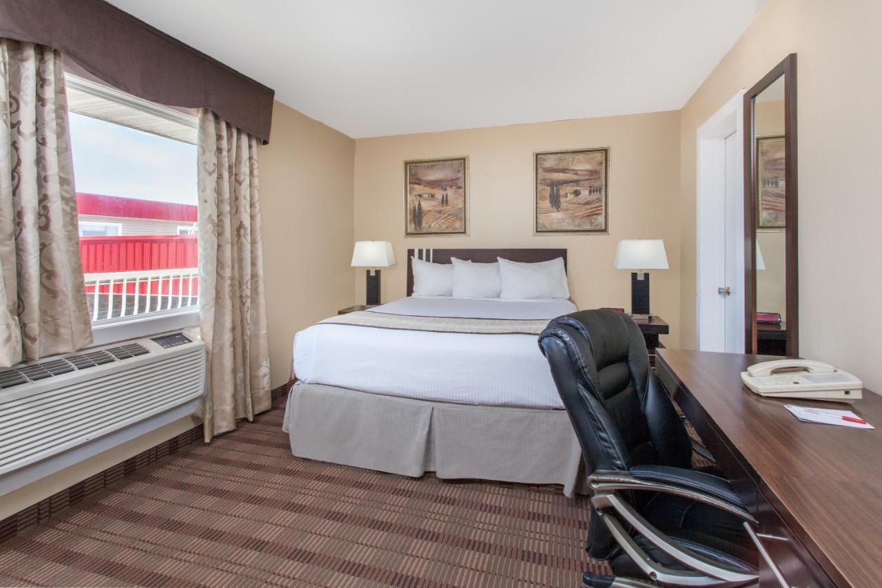 Hotel Econo & Medicine Hat