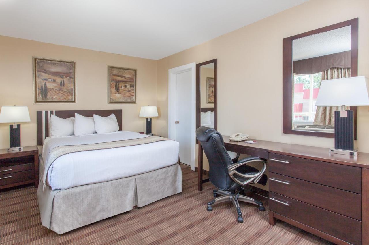 Econo & Hotel