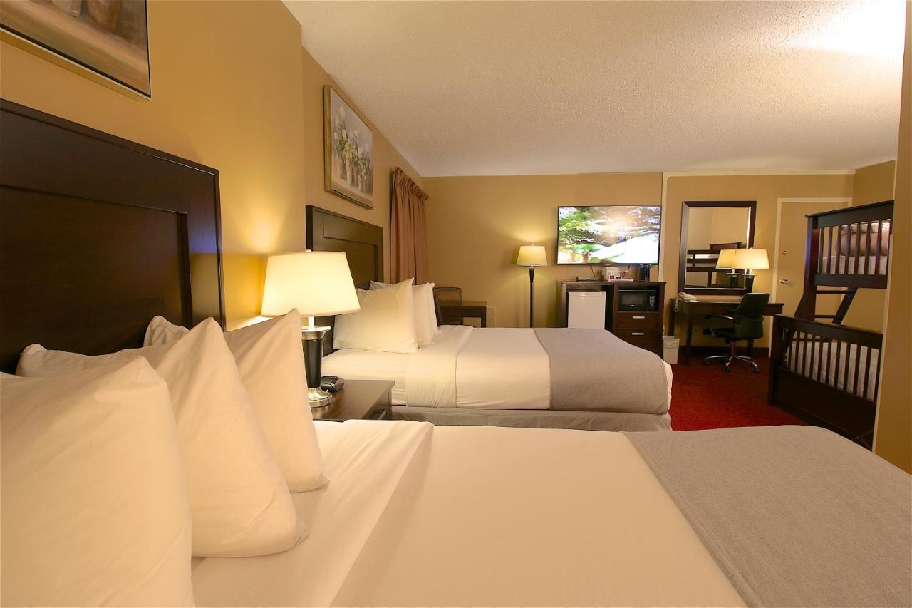 Clarion Pointe Hotel