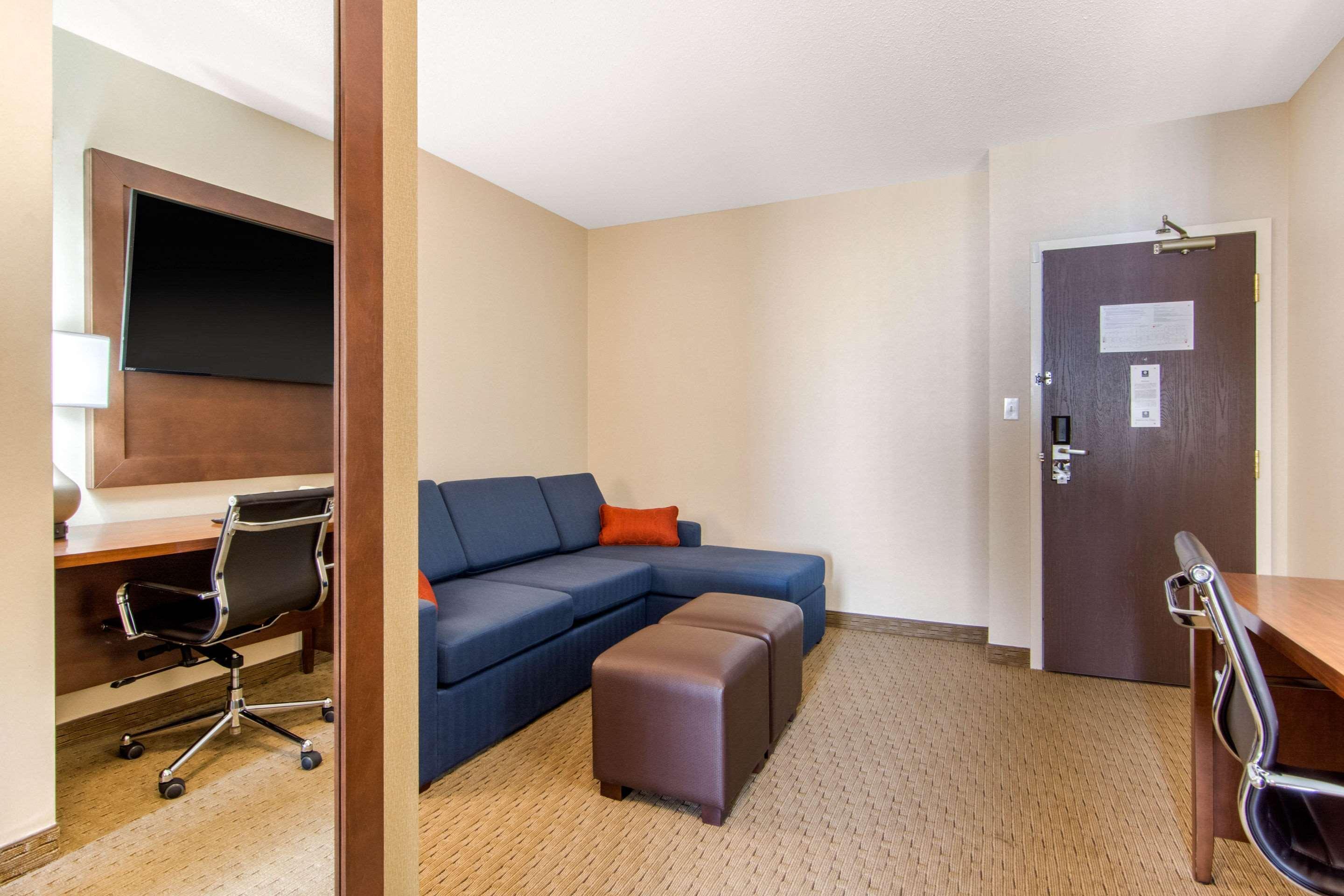 Comfort & Hotel Medicine Hat