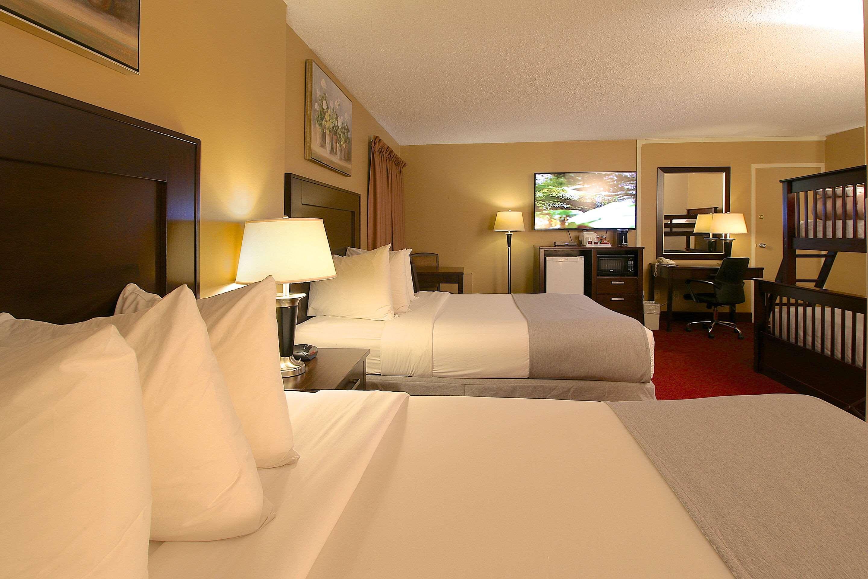 Clarion Pointe Hotel 3*