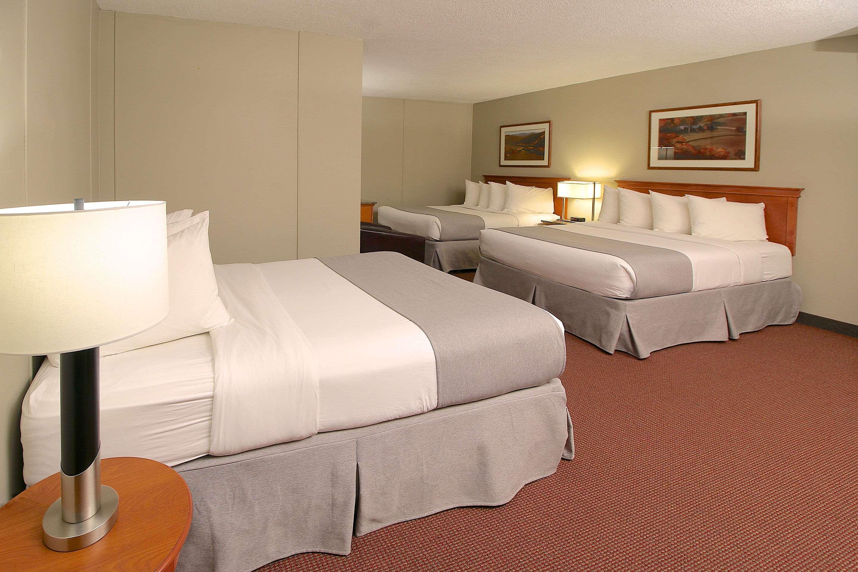 Clarion Pointe Hotel 3*