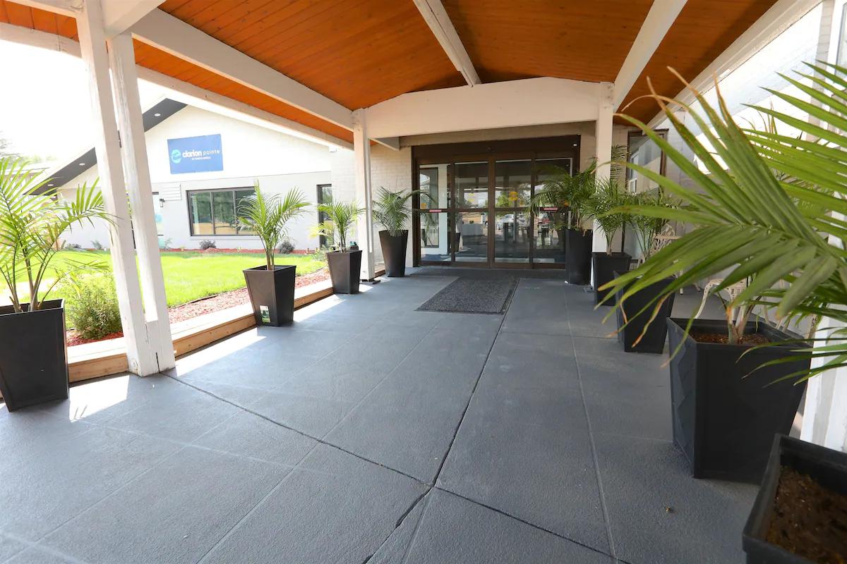 Clarion Pointe 3*