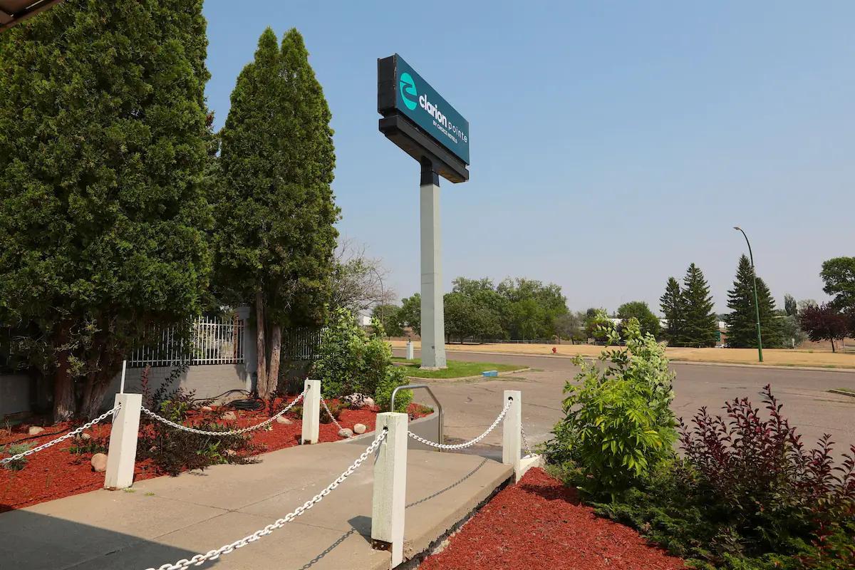 Clarion Pointe Hotel