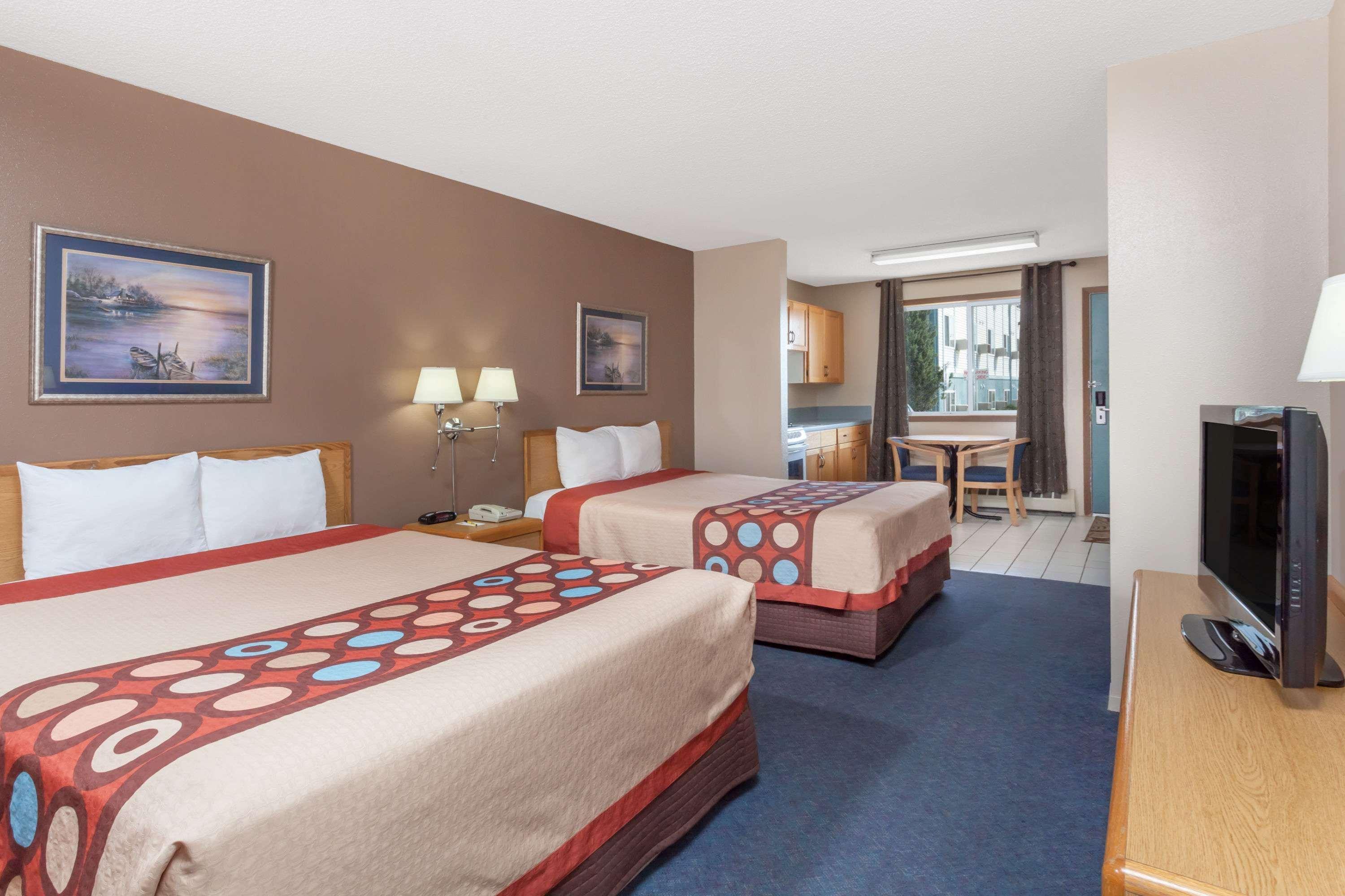Super 8 By Wyndham Medicine Ab Motel