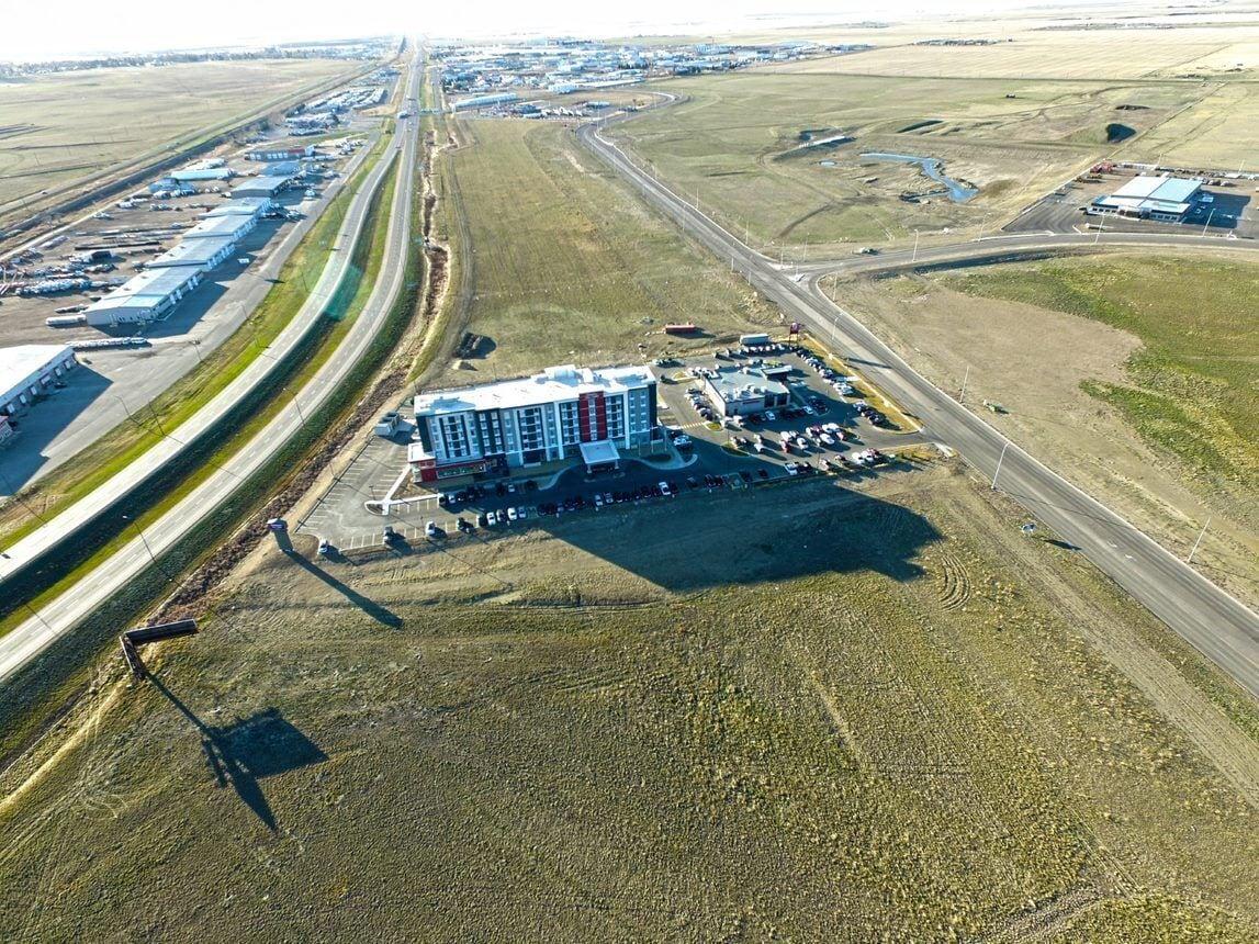 Hotel Hampton & - Medicine Medicine Hat
