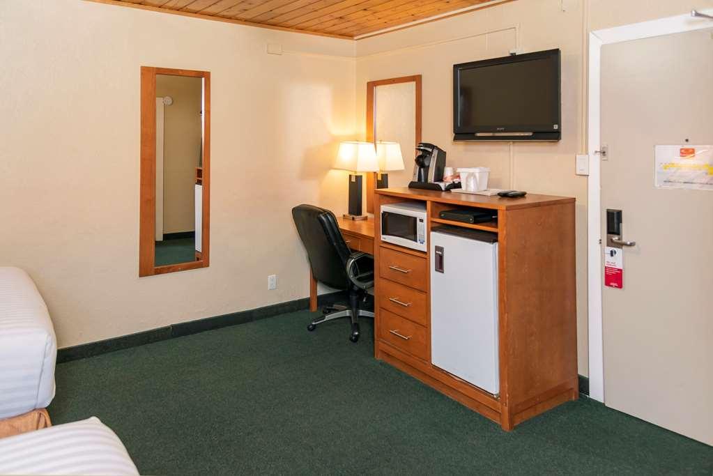 Hotel Econo & Medicine Hat