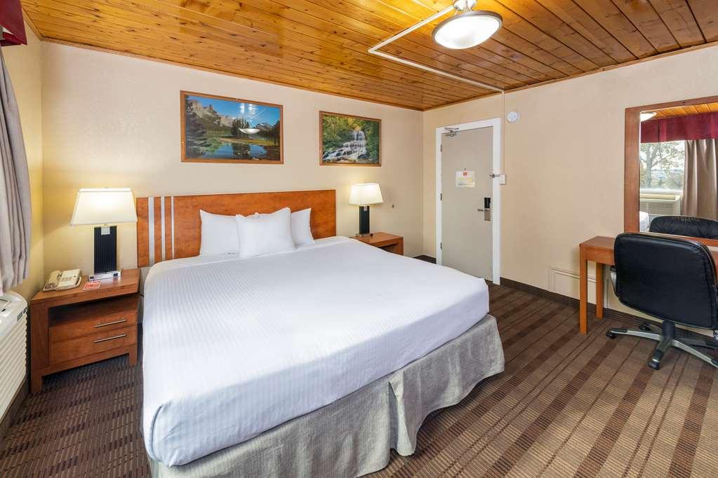 Hotel Econo & Medicine Hat