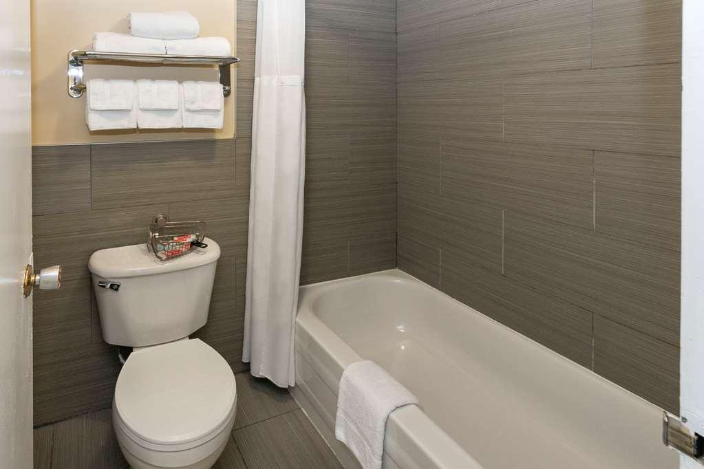 Hotel Econo & Medicine Hat