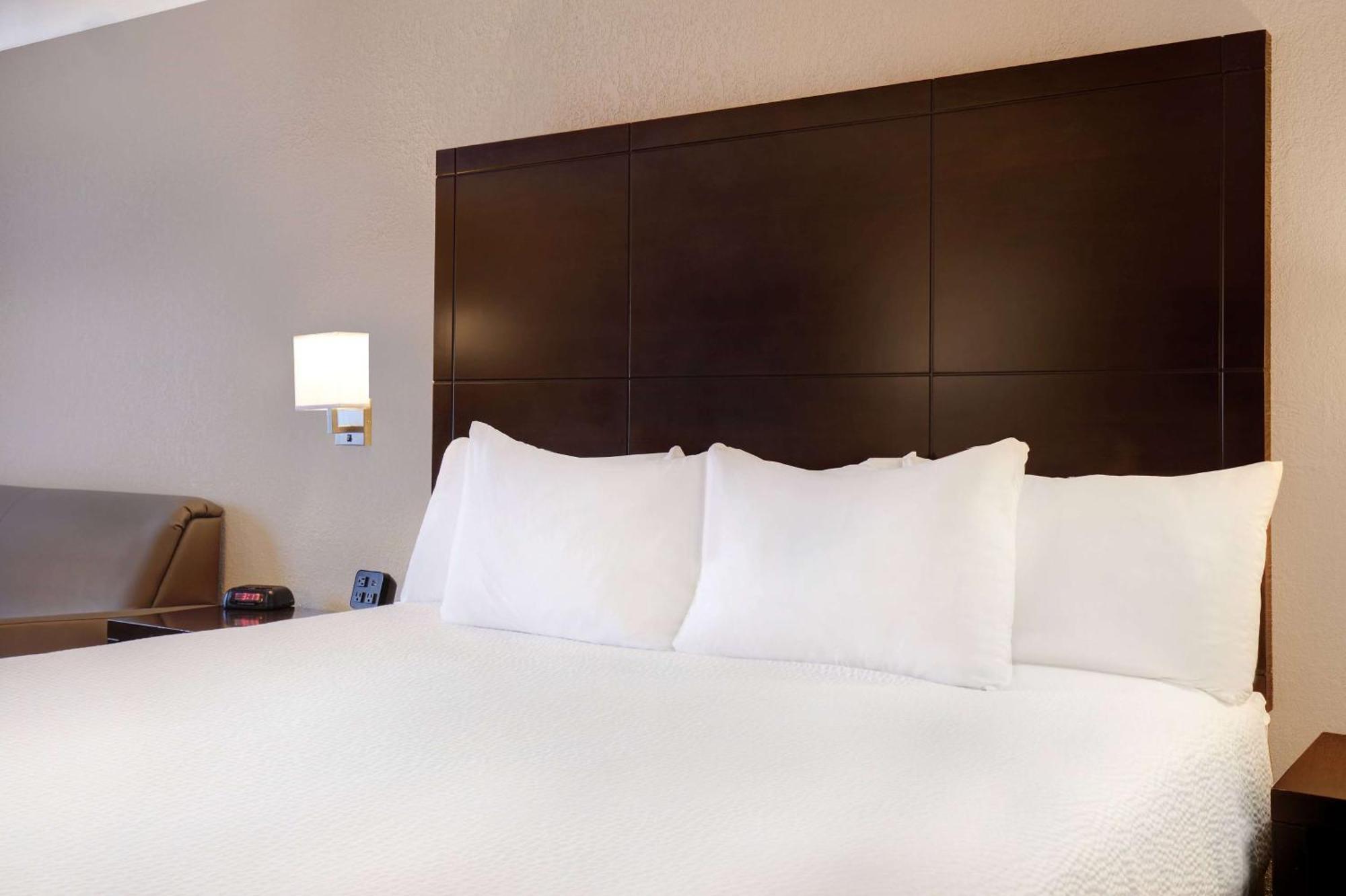 Days By Wyndham Medicine Hotel Medicine Hat