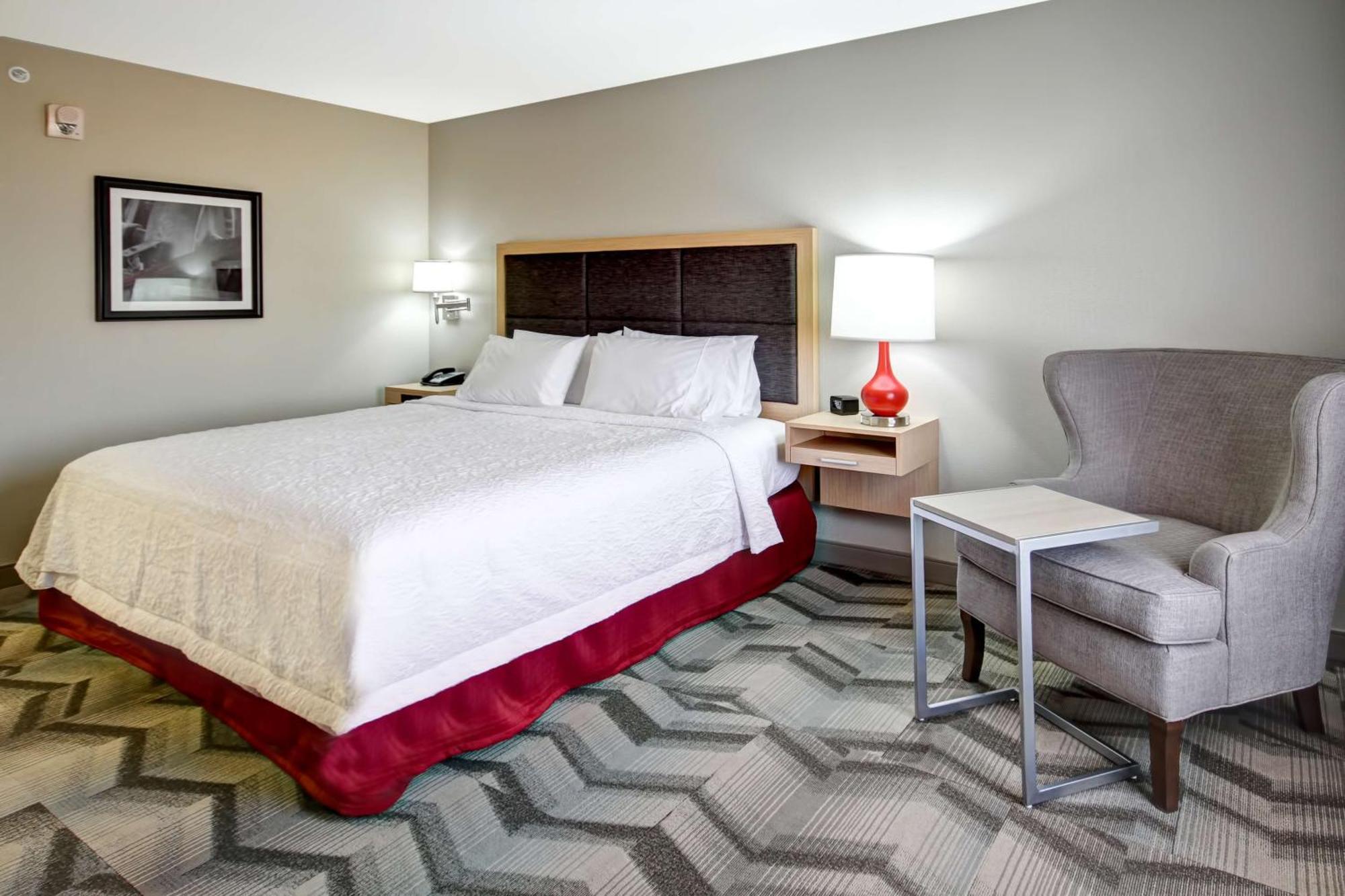 Hampton & - Medicine Hotel