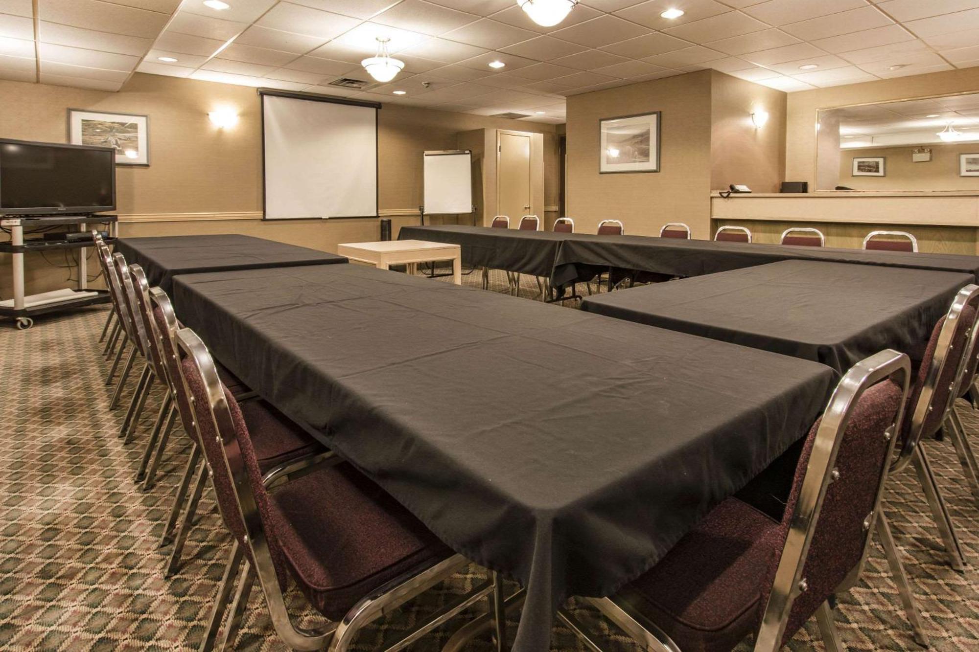 Flamingo Hotel Medicine Hat
