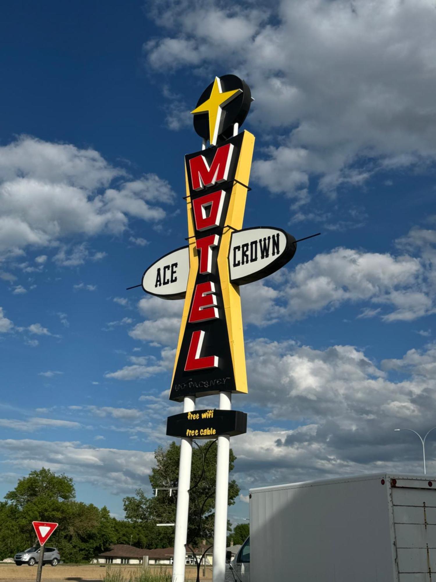 Ace Crown Motel 2*