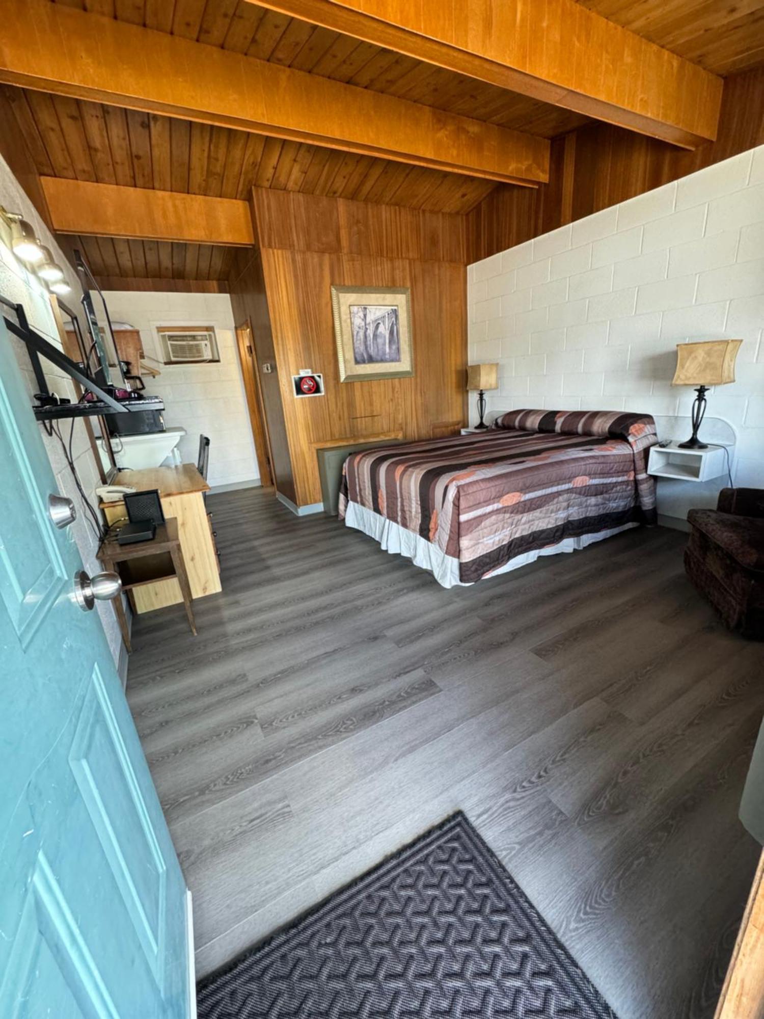 Ace Crown Motel 2*