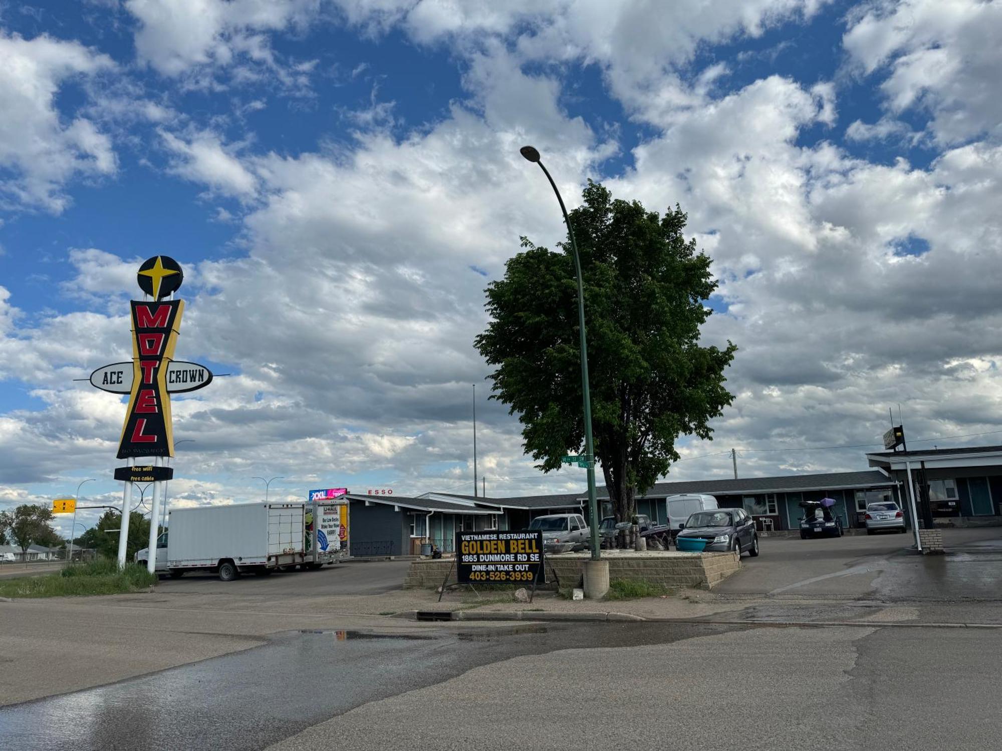 Motel Ace Crown Medicine Hat