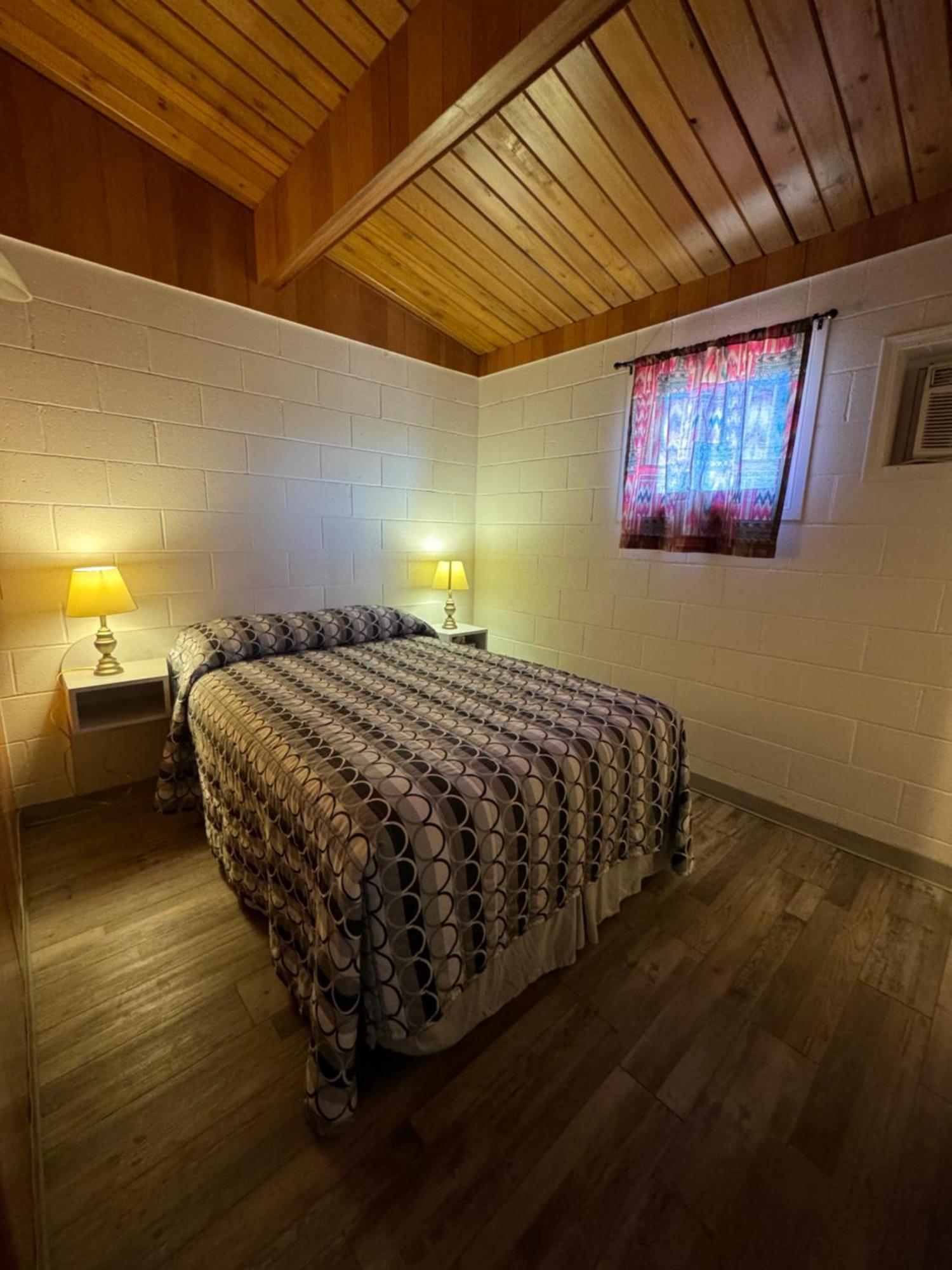 Ace Crown Motel 2*