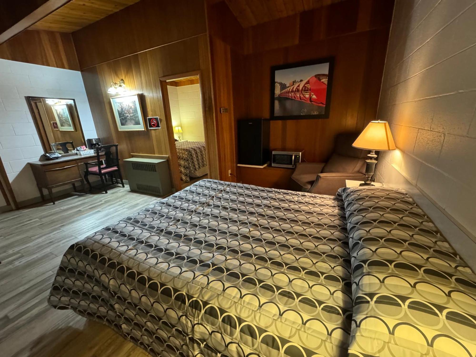 Ace Crown Motel Medicine Hat