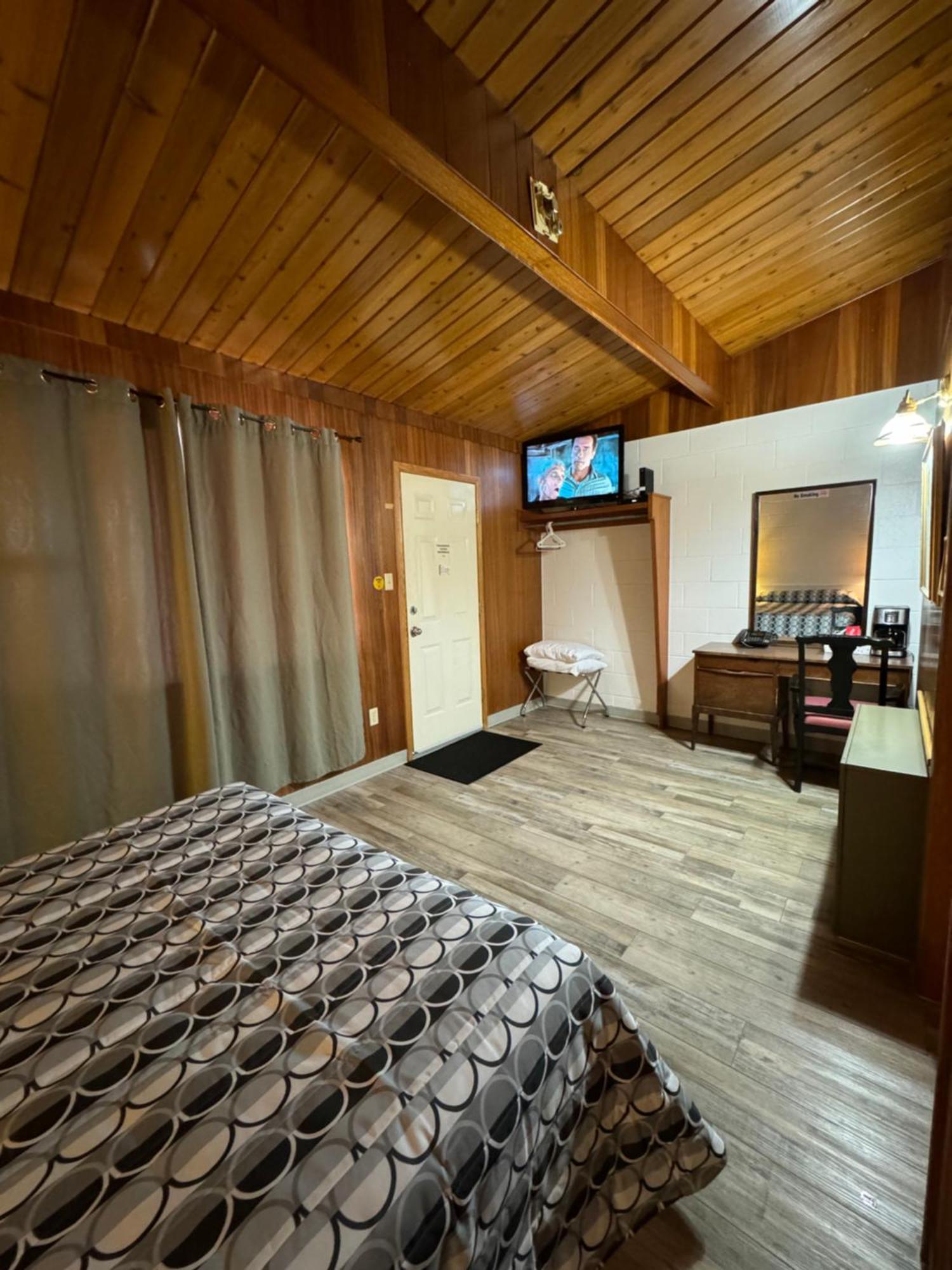 Ace Crown Motel 2*