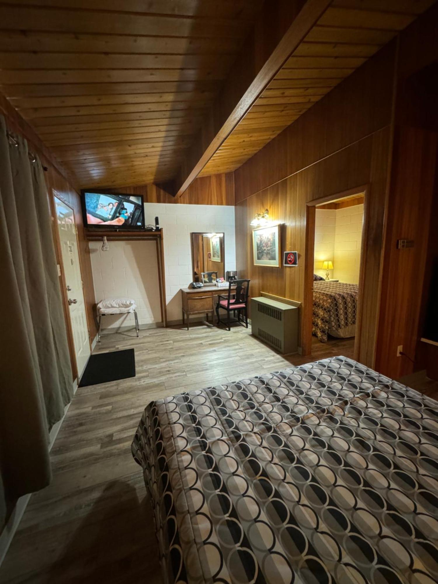 Motel Ace Crown 2*