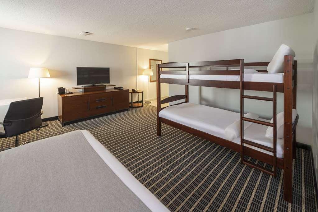 Clarion Pointe Hotel 3*