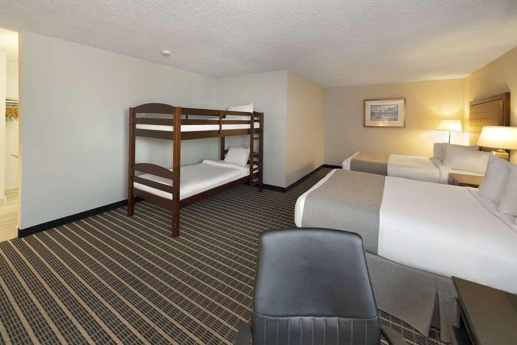 Hotel Clarion Pointe 3*