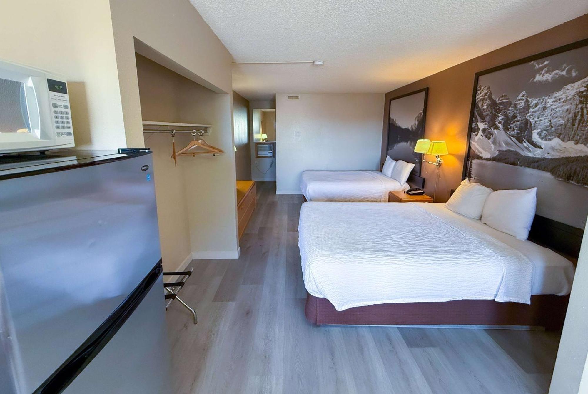 Super 8 By Wyndham Medicine Ab Motel