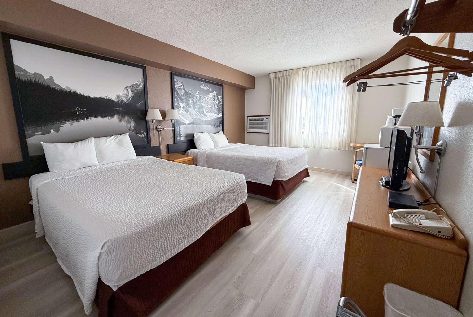 Motel Super 8 By Wyndham Medicine Ab 2*