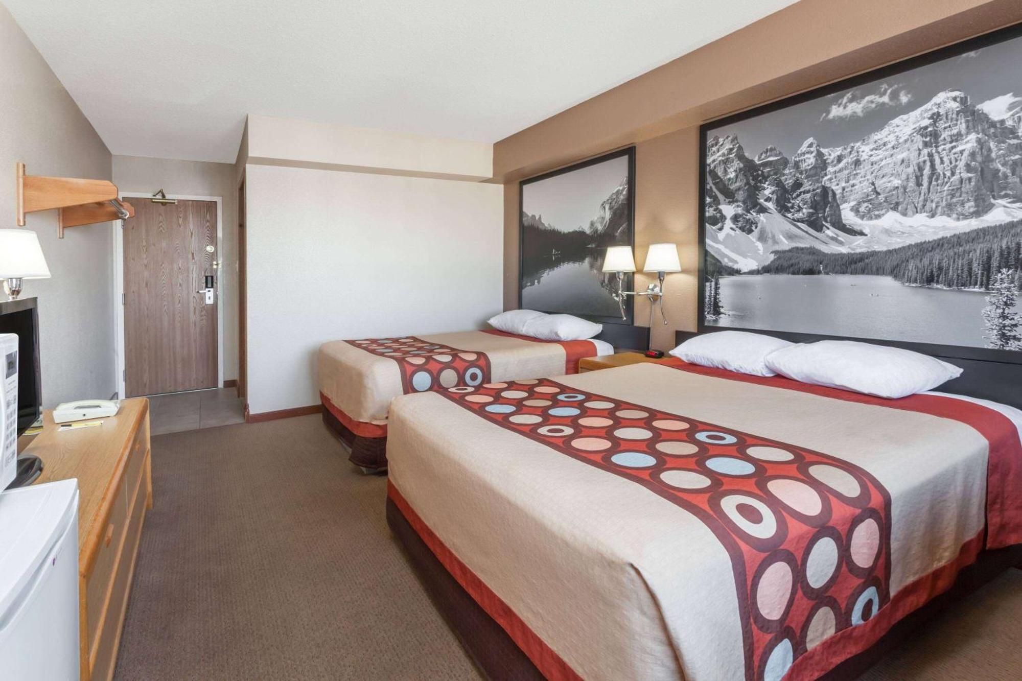 Motel Super 8 By Wyndham Medicine Ab