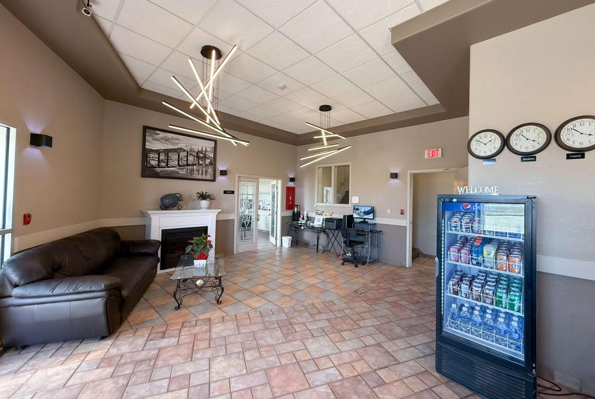 Super 8 By Wyndham Medicine Ab Motel 2*