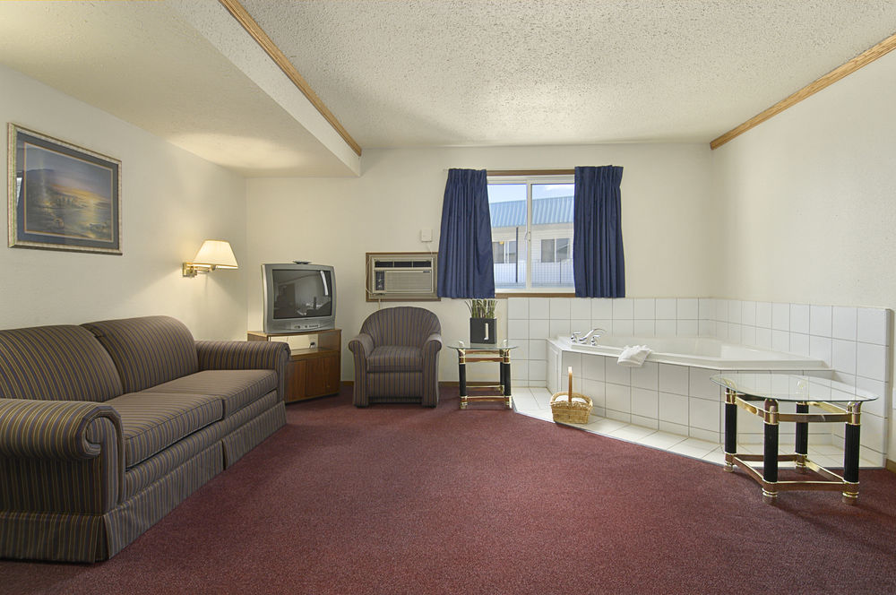 Super 8 By Wyndham Medicine Ab Motel