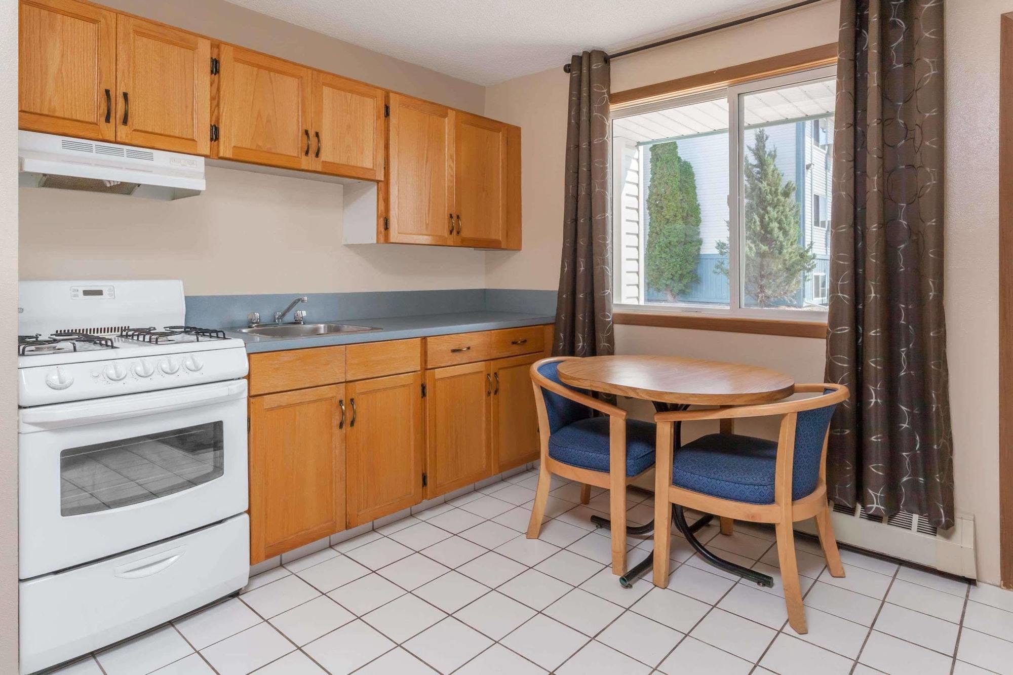 Motel Super 8 By Wyndham Medicine Ab