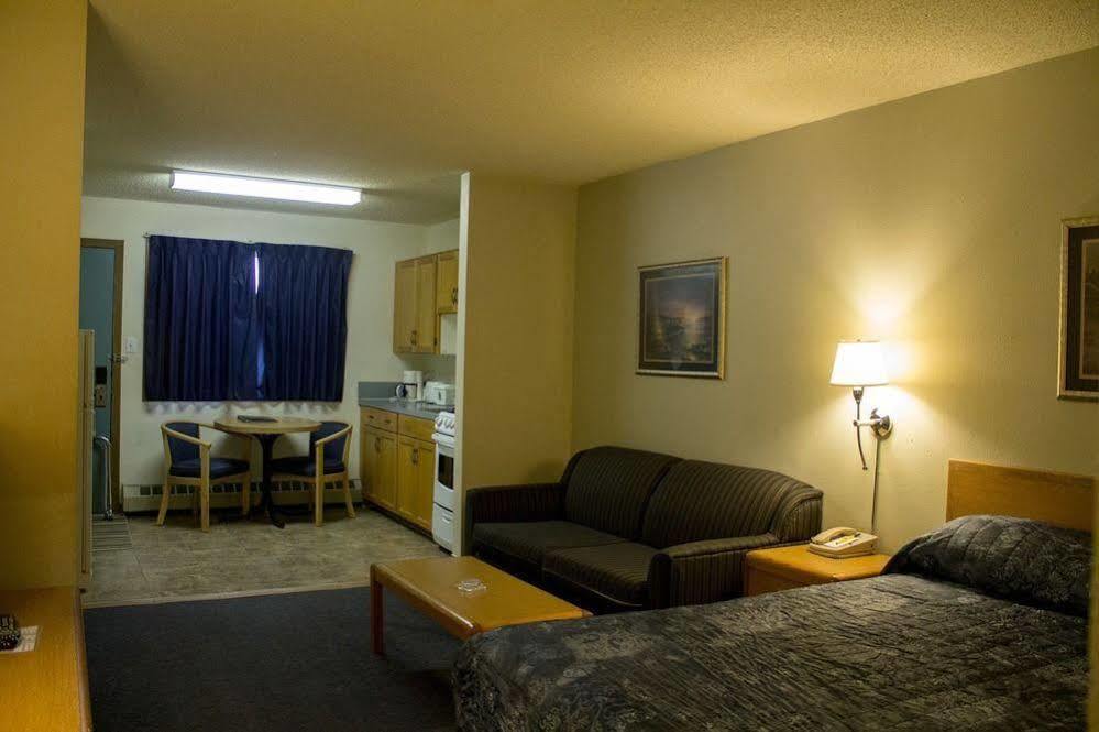 Super 8 By Wyndham Medicine Ab Motel