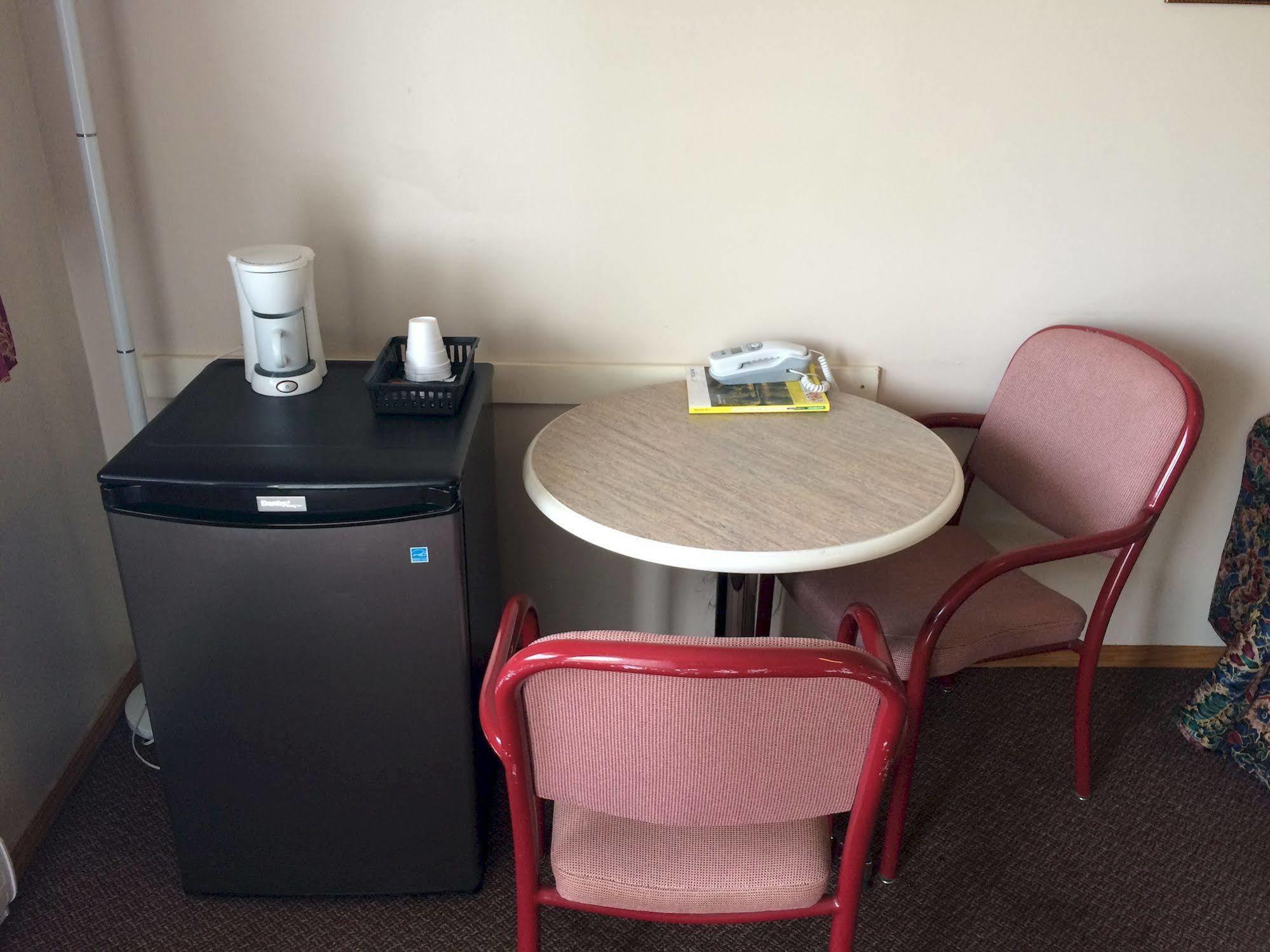 Pals And Rv Park Motel Medicine Hat