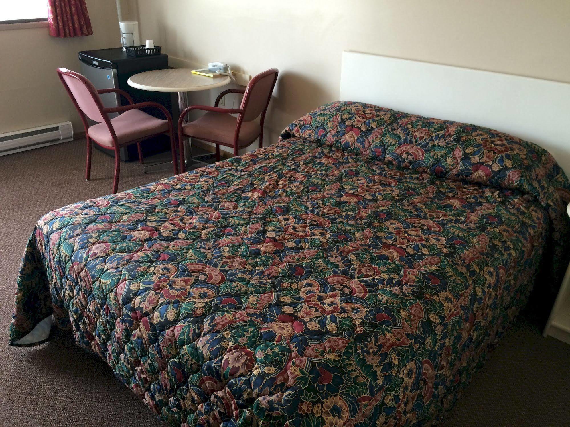 Motel Pals And Rv Park Medicine Hat