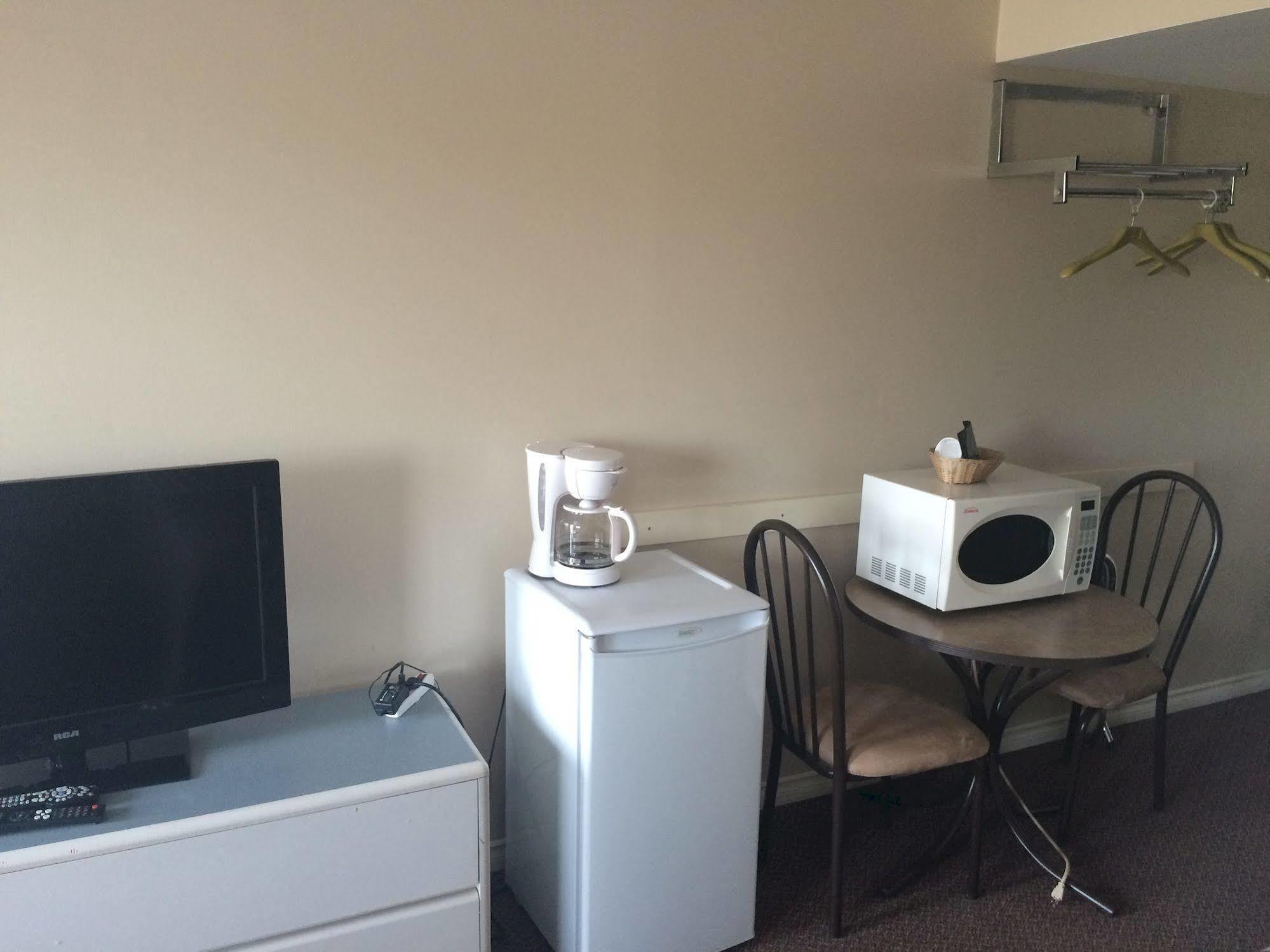 Motel Pals And Rv Park Medicine Hat